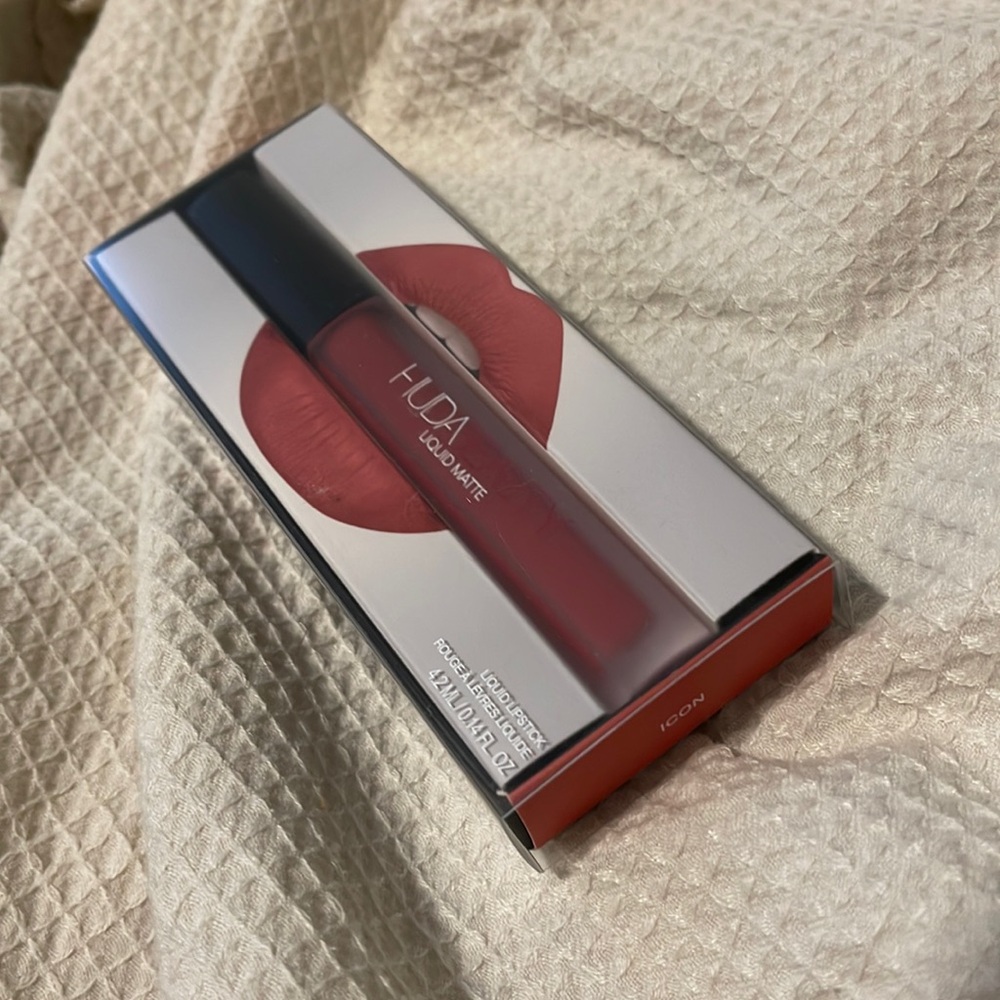 Huda Beauty liquid matte liquid lipstick